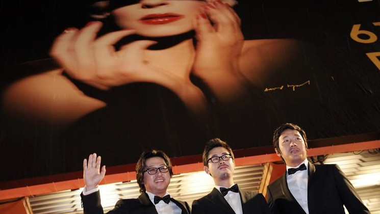 KIM Yoon-suk, NA Hong-jin et Ha Jung-woo, Montée des Marches du film The Chaser  © AFP