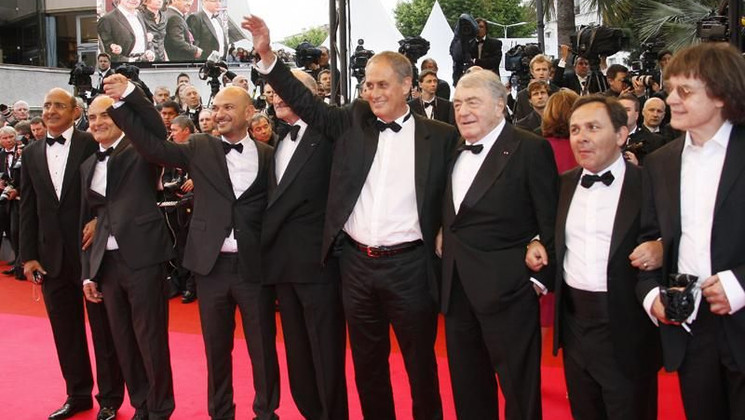 Philippe Val, Richard Malka, Georges Kiejman, Daniel Leconte, Claude Lanzmann, Francis Szpiner and Cabu, Climbing Steps of the film 'C'est Dur D'etre Aime Par Des Cons © AFP