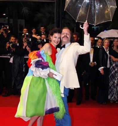 Jeanne Balibar and Philippe Katerine, Climbing Steps of the film Linha de Passe © AFP