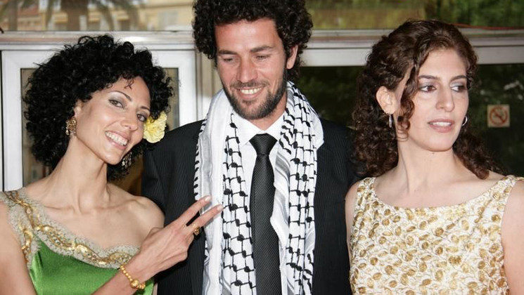 Syheir Hammad, Saleh Bakri, and the director Annemarie Jacir, Climbing Steps of the film Salt of this Sea © Emmanuel Gond