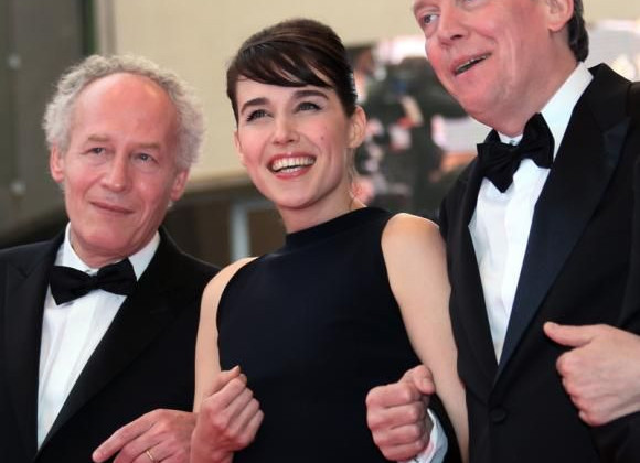 Arta Dobroshi with the Dardenne Brothers, Climbing Steps of the films Lorna's Silence © AFP