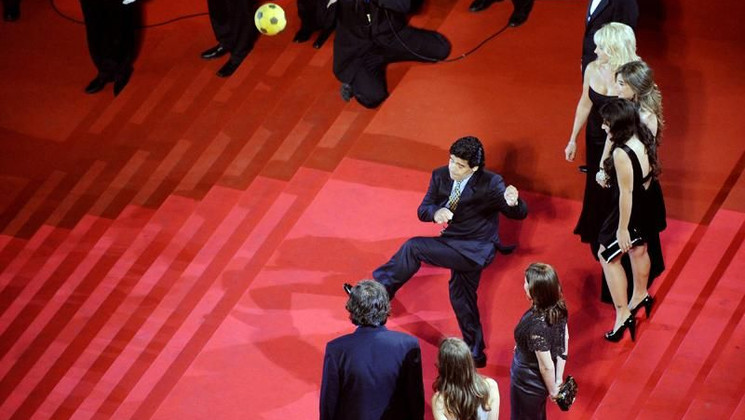 Diego Maradona, Climbing of the Steps of the film Maradona by Kusturica © AFP