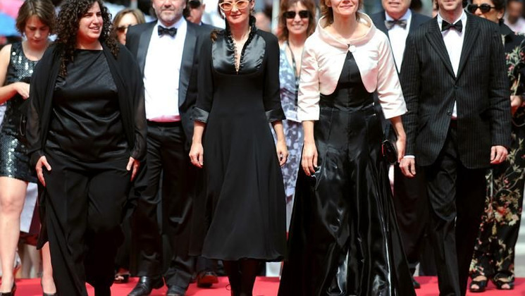 Film team, Climbing of the Steps La Mujer Sin Cabeza © AFP