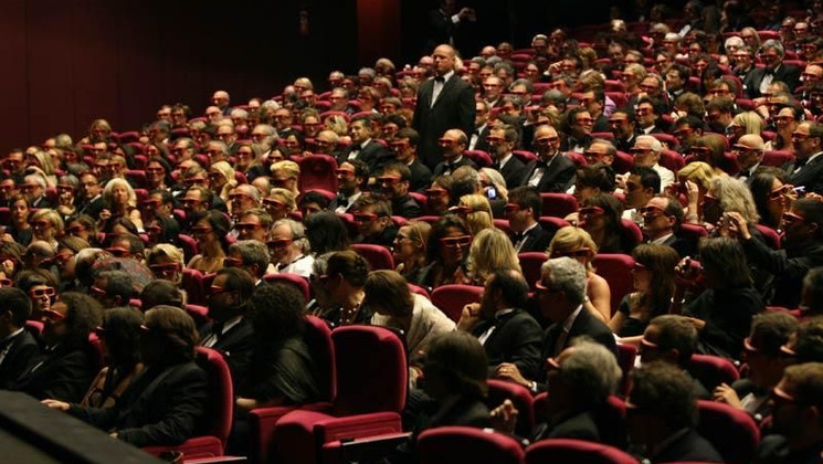 Screening Up © FIF T. SAITO © FIF ST