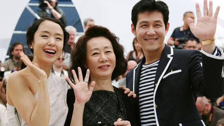 Jeon Do-yeoun, Youn Yuh Jung, Lee Jung Jae - Photocall - The Housemaid © AFP