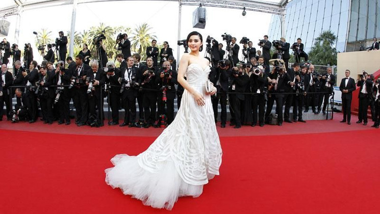 Fan Bingbing - Montée des marches - Rizhao Chongqing © AFP