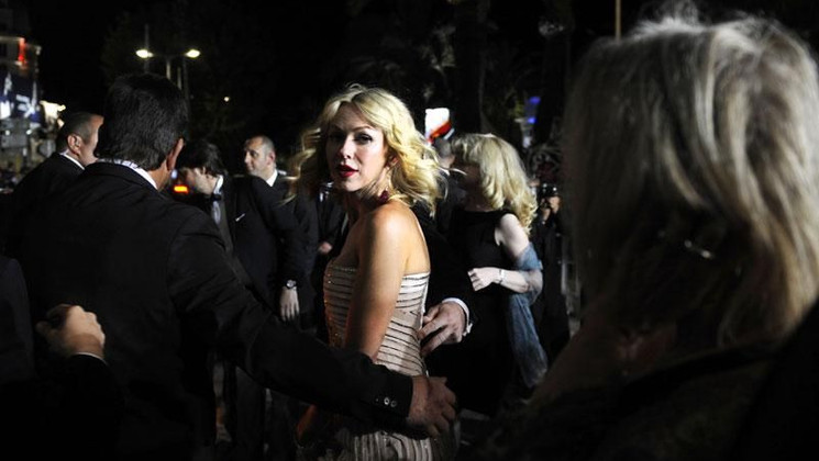 Naomi Watts - Montée des marches - You will meet a Tall Dark stranger © AFP