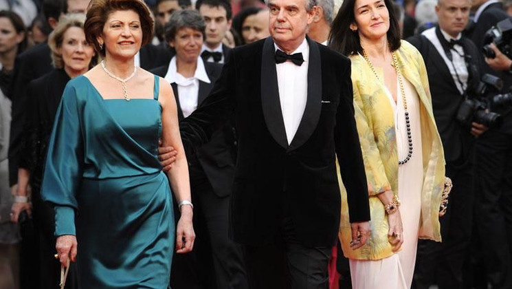 Androulla Vassiliou, Frederic Mitterrand, Angeles Gonzales - Montée des marches © AFP