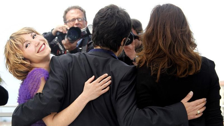 Dinara Droukarova, Atom Egoyan, Emmanuelle Devos - Photocall du Jury Cinéfondation et courts métrages © AFP