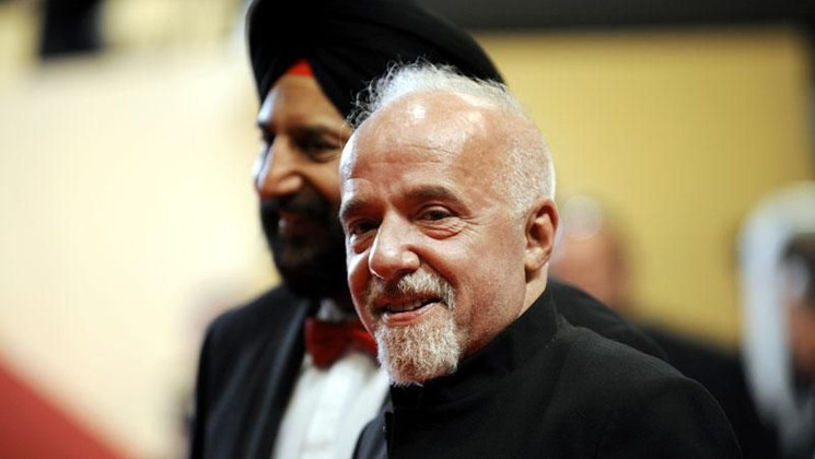 Paulo Coelho - Montée des marches © AFP