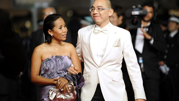 W. Mongkolprasert, A. Weerasethakul - Montée des marches - Lung Boonmee Raluek Chat © AFP