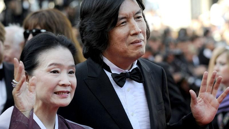 Yun Jung Hee, Lee Changdong - Montée des marches - Poetry © AFP
