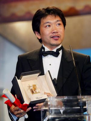 Prix d'interprétation masculine : Yagira Yuuya pour "Nobody Knows"