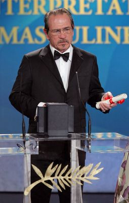 Prix d'interprétation masculine : Tommy Lee Jones pour "The Three Burials of Melquiades Estrada (Trois Enterrements)"
