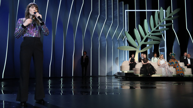 Juliette Armanet et le Jury des Longs Métrages © Valery Hache/AFP