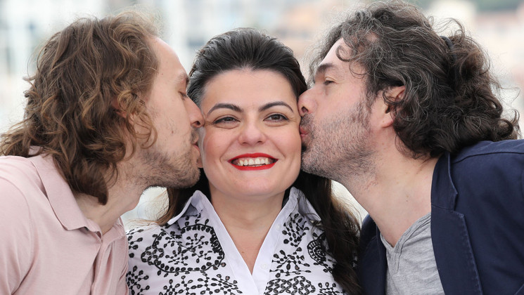 Saad Lostan, Gaya Jiji, Metin Akdulger - Mon tissu préféré (My Favorite Fabric) © Valery Hache/AFP