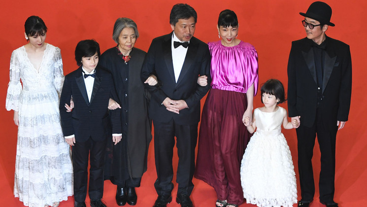 Équipe du film Manbiki kazoku (Une affaire de famille) © Antonin Thuillier/AFP