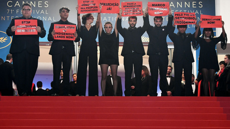 Team of the film Chuva E Cantoria Na Aldeia Dos Mortos (The Dead And The Others) © Loic Venance/AFP