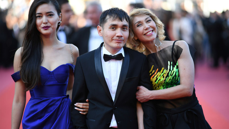 Dinara Baktybayeva et Adilkhan Yerzhanov - Laskovoe Bezrazlichie Mira (La tendre indifférence du monde) © L. Venance / AFP