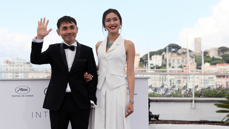 Adilkhan Yerzhanov and Dinara Baktybayeva - Laskovoe Bezrazlichie Mira (The Gentle Indifference of the World) © Déborah Néris /FDC