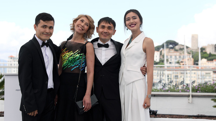 Team of the film Laskovoe Bezrazlichie Mira (The Gentle Indifference of the World) © Déborah Néris /FDC