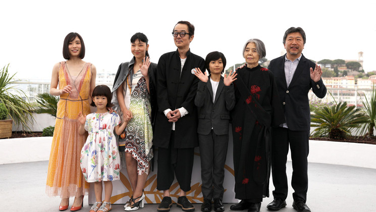 Team of the film Manbiki kazoku (Shoplifters) © Déborah Néris /FDC