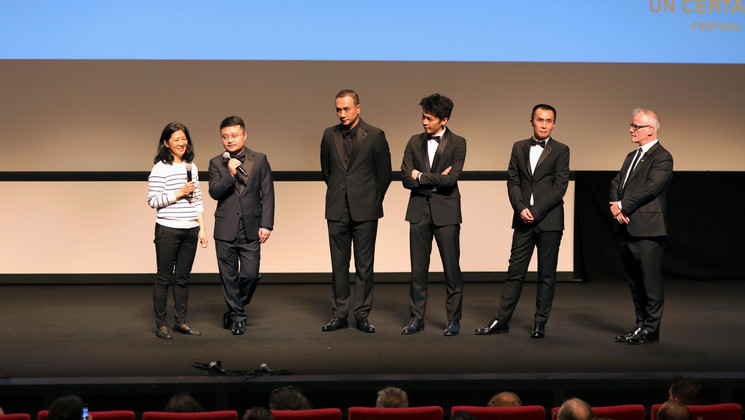 Équipe du film Di Qiu Zui Hou De Ye Wan (Un grand voyage vers la nuit) © Déborah Néris /FDC