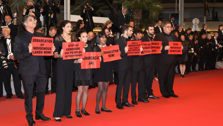 Équipe du film Chuva E Cantoria Na Aldeia Dos Mortos (Les Morts et les autres) © Déborah Néris /FDC