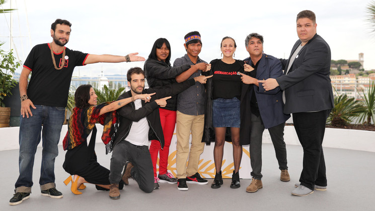 Équipe du film Chuva E Cantoria Na Aldeia Dos Mortos (Les Morts et les autres) © Déborah Néris /FDC