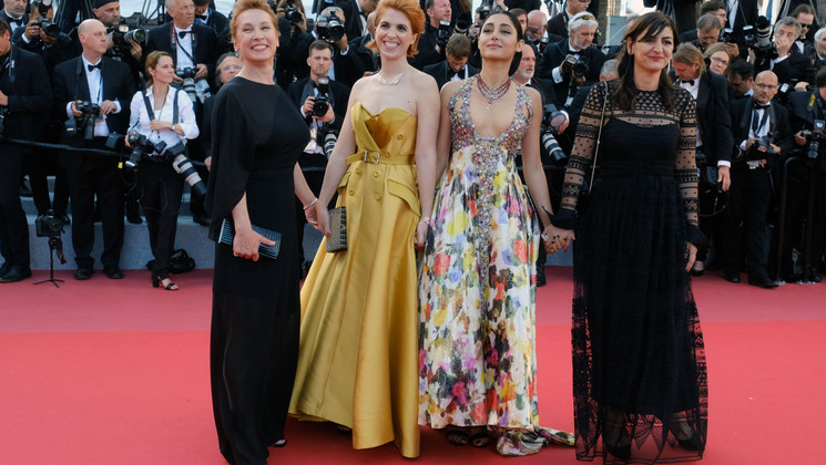 Team of the film Les Filles du soleil (Girls of the Sun) © Mathilde Petit /FDC