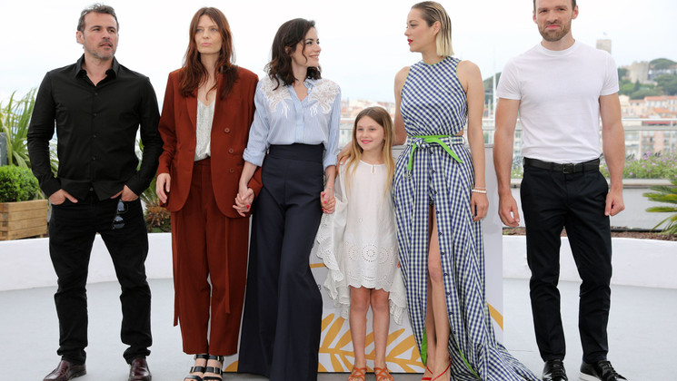 Team of the film Gueule d'ange  (Angel Face) © Mathilde Petit /FDC