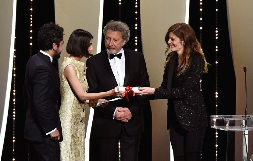 Solmaz Panahi et Panah Panahi - Prix du scénario ex-æquo - Se Rokh (3 Visages) avec Chiara Mastroianni, Robert Guédiguian © Alberto Pizzoli/AFP