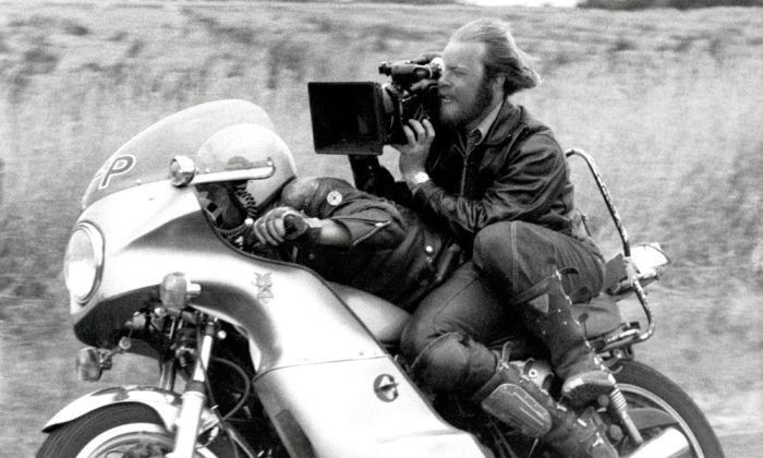 George Miller on the set of Mad Max - 1979 © RR
