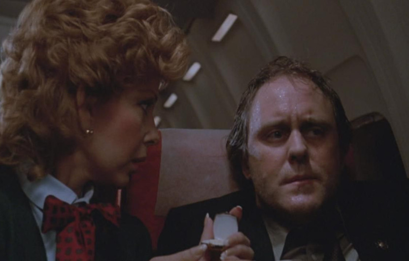 John Lithgow dans Nightmare At 20,000 Feet de George Miller, 4e segment de La Quatrième Dimension (Twilight Zone: The movie) - 1983 © DR