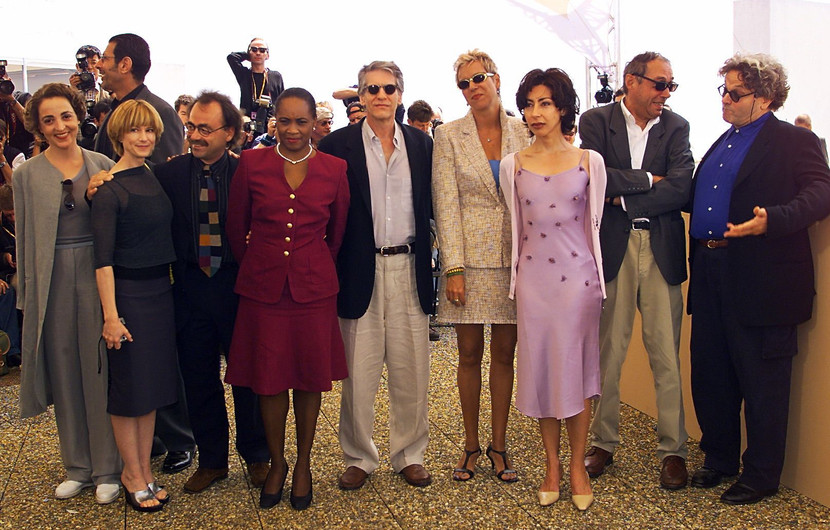 Dominique Blanc, Jeff Goldblum, Holly Hunter, Maurizio Nichetti, Barbara Hendricks, David Cronenberg, Doris Dorrie, Yasmina Reza, Andre Techine et George Miller, Jury des longs métrages du 52e Festival de Cannes - 1999  © Michel Gangne / AFP