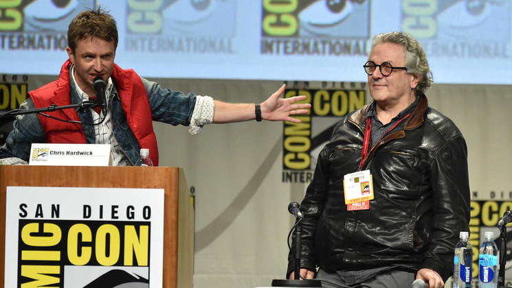 Chris Hardwick et George Miller au Comic Con de San Diego où il venait présenter son projet et les premières images de Mad Max: Fury Road - 2014 © Kevin Winter / Getty Images / AFP