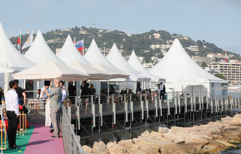 Village international © FDC