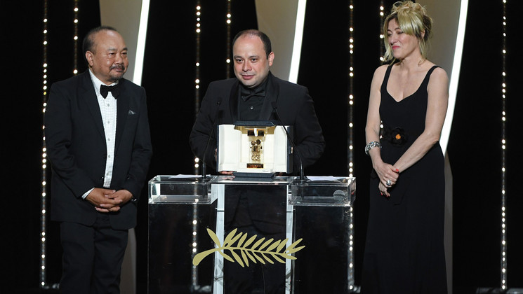 Rithy Panh et Valeria Bruni Tedeschi avec César Díaz - Nuestras Madres, Prix de la Caméra d'Or © Gareth Cattermole / Getty Images