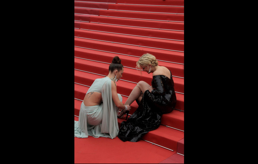 'Suspended by sky-high heels while reaching for the stars' © Daniel PARAZ - Dauphiné Libéré