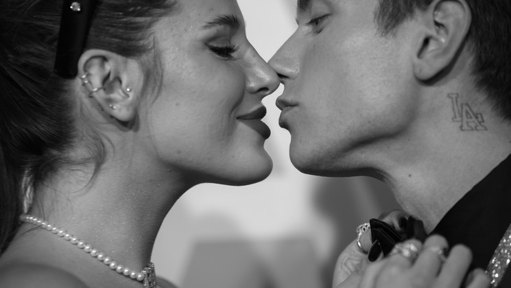 Kiss and love © Mickael Chavet, Zuma Press