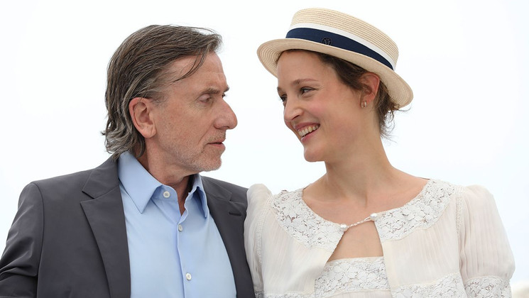 Tim Roth et Vicky Krieps - Bergman Island © Mathilde Gardel / FDC