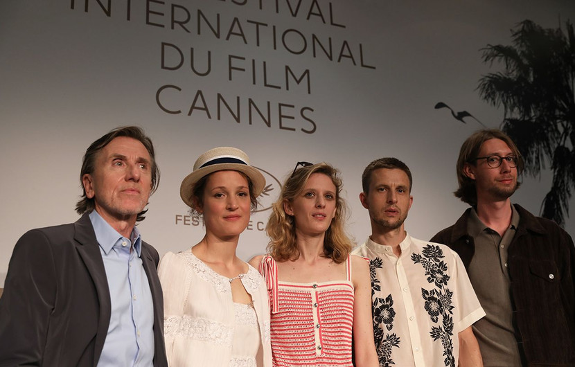 Tim Roth, Vicky Krieps, Mia Hansen-Løve, Anders Danielsen Lie and Hampus Nordenson - Bergman Island © Valentina Claret / FDC