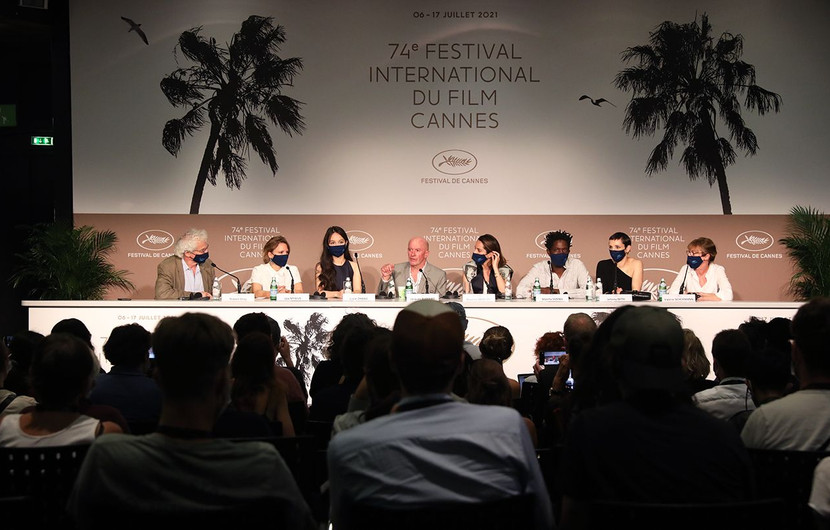 Team of the movie Les Olympiades (Paris 13th district) © Valentina Claret / FDC