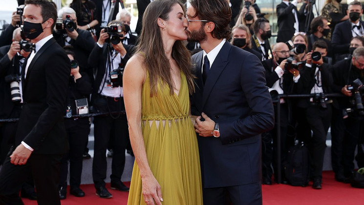 Natasha Andrews and Pierre Niney - OSS 117 Alerte rouge en Afrique noire (From Africa with Love) © Vittorio Zunino Celotto / Getty Images
