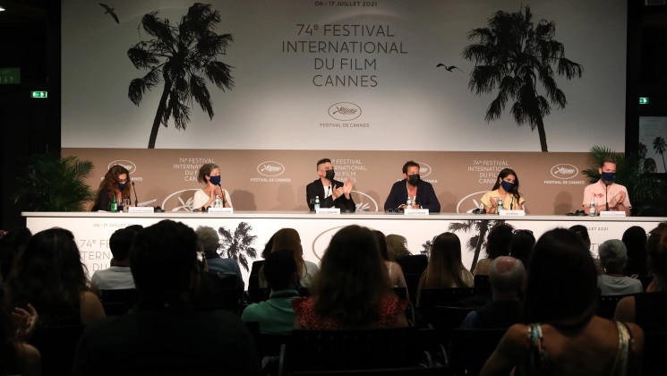 LES INTRANQUILLES (The Restless) by Joachim LAFOSSE