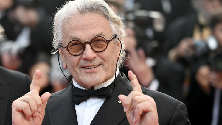 George Miller - Montée des marches de Three Thousand Years Of Longing (Trois Mille Ans A T'Attendre) © Loïc Venance / AFP