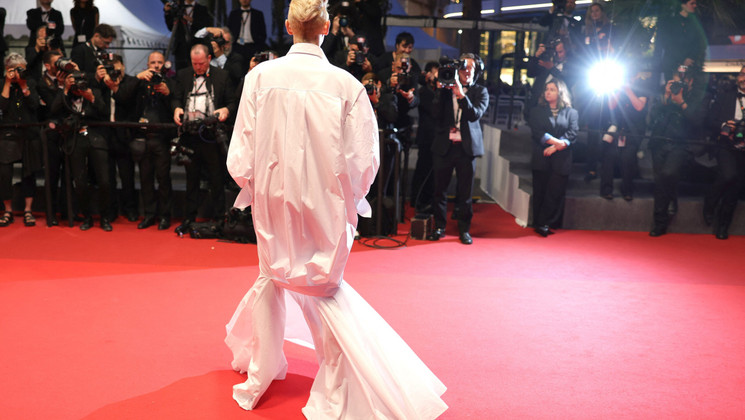 Tilda Swinton - Montée des marches R.M.N. © Valery Hache / AFP