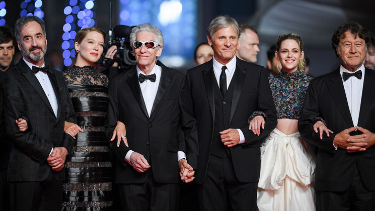 Équipe du film - Montée des marches de Crimes of the Future (Les Crimes du Futur) © Pascal Le Segretain / GettyImages