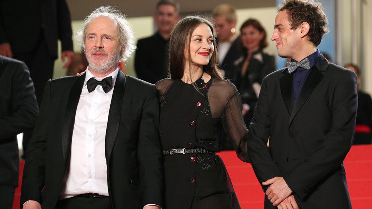 Arnaud Desplechin, Marion Cotillard, Benjamin Siksou - Montée des marches de Frère et Soeur d'Arnaud Desplechin © Gisela Schober / GettyImages