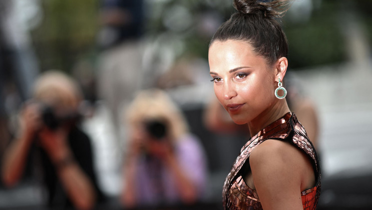 Alicia Vikander - Montée des marches de Holy Spider © Loïc Venance / AFP